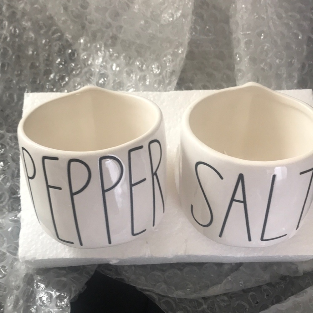 Rae Dunn salt and pepper bowls